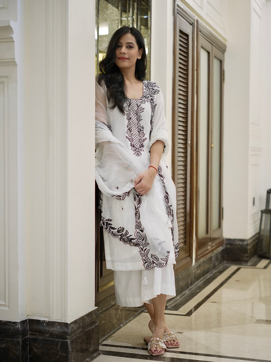 Timeless Ivory Embroidered Kurta Set With Black Floral Detailing