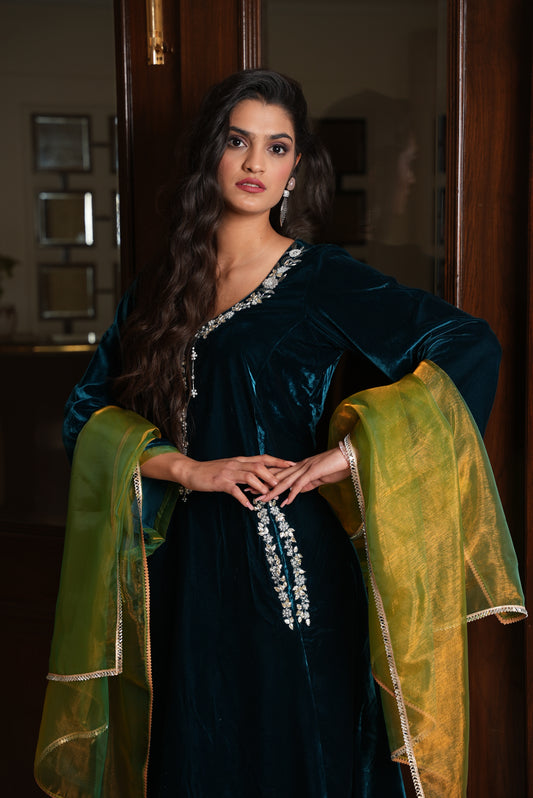 Navy Blue Velvet Kurta Set With Green Dupatta